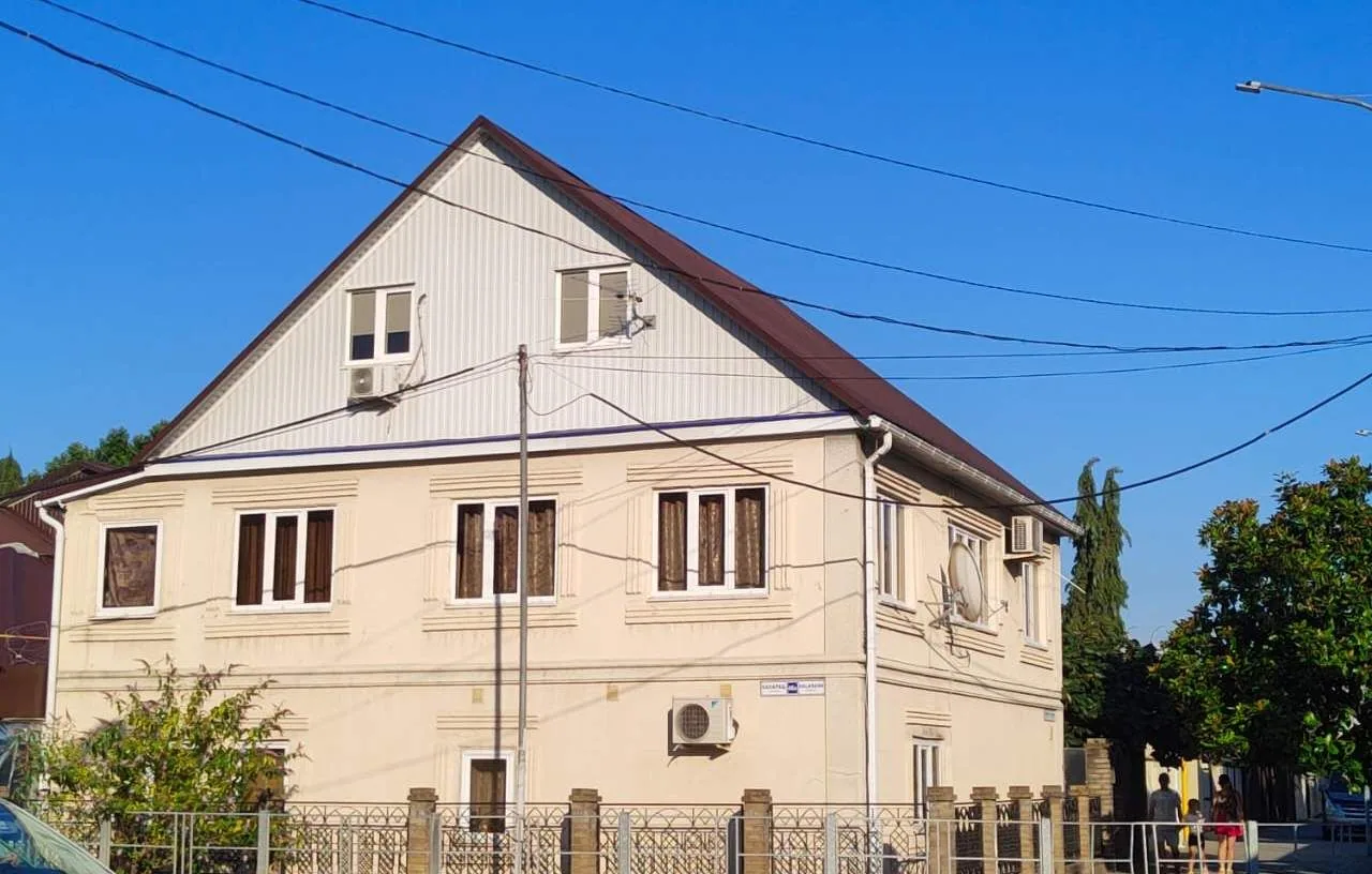 Дом под ключ в центре для семьи или 9−11 человек