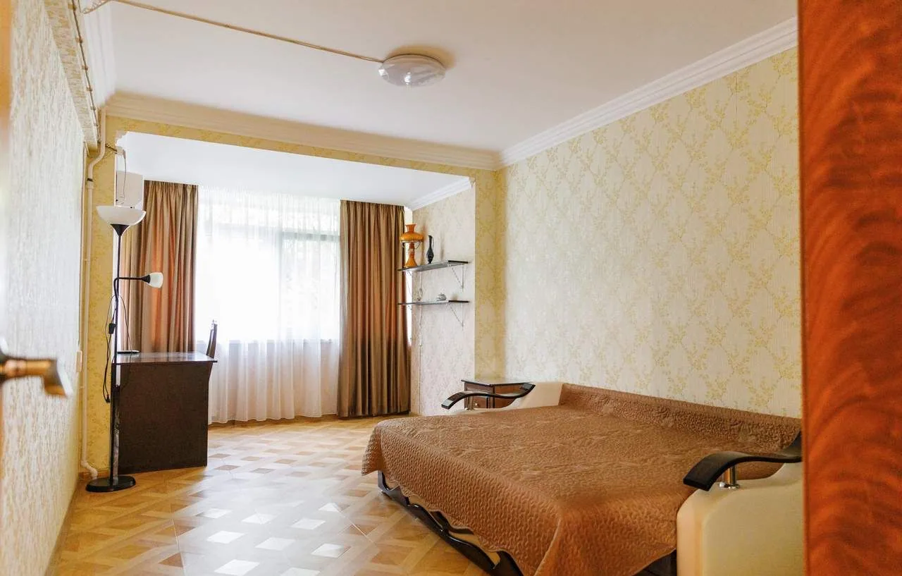 Трёхкомнатная квартира в центре для 9 человек, Адлер — фото 4